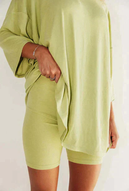 Navando | Comfortabele tweedelige set met oversized T-shirt en short voor dames - Afbeelding 5