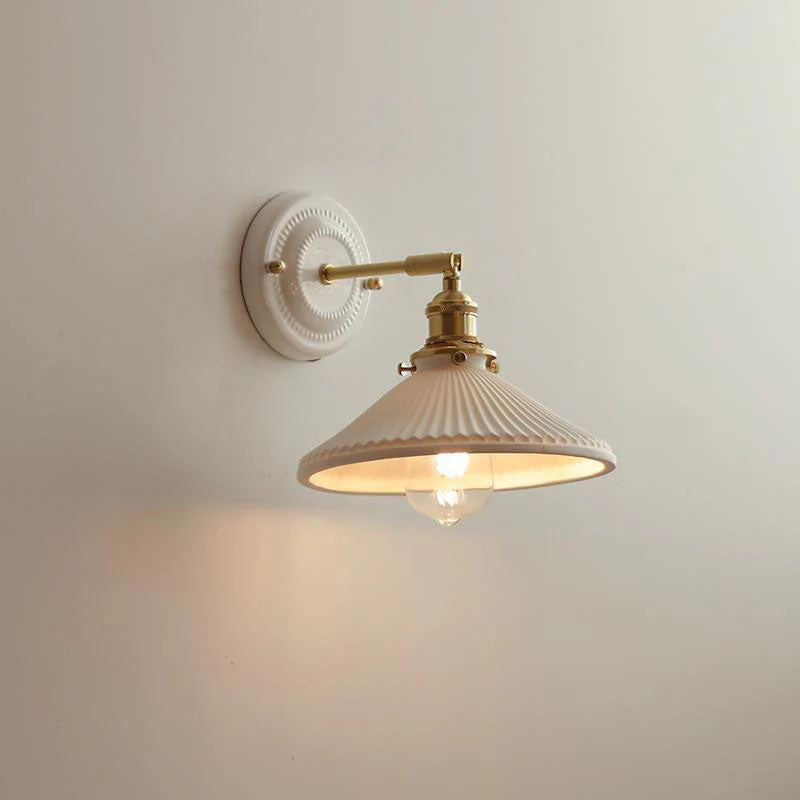 Navando | Keramische wandlamp met messing detail