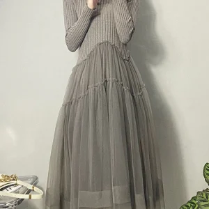 Navando | Asymmetrische gebreide jurk van tule en patchwork